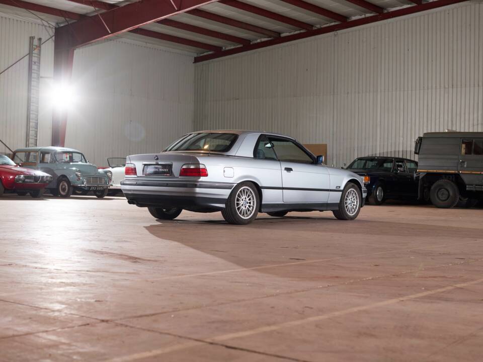 Immagine 6/27 di BMW 328i (1995)
