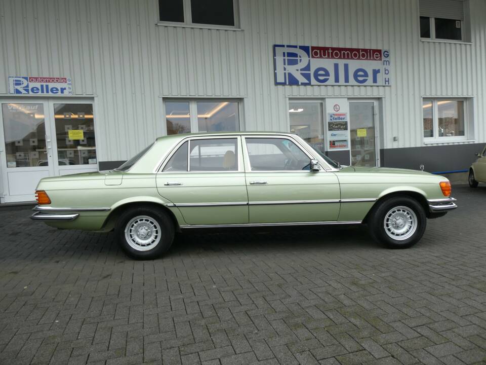 Immagine 7/21 di Mercedes-Benz 350 SE (1977)