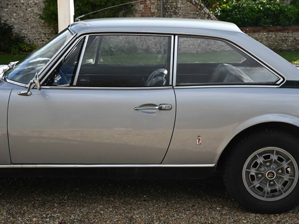 Image 37/50 of Peugeot 504 Coupé (1973)