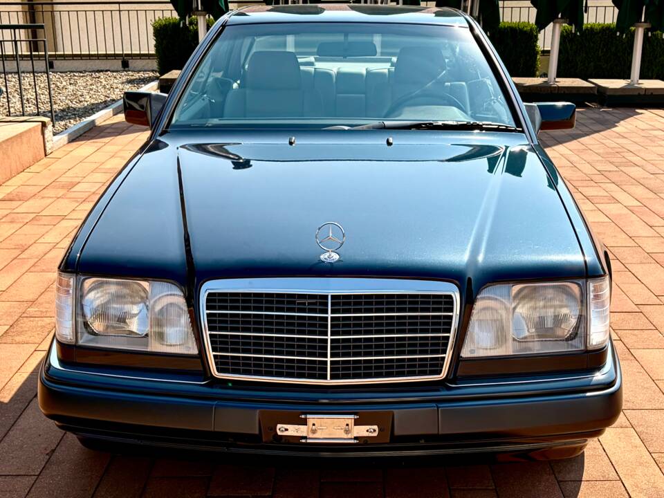 Image 4/16 of Mercedes-Benz E 320 (1996)