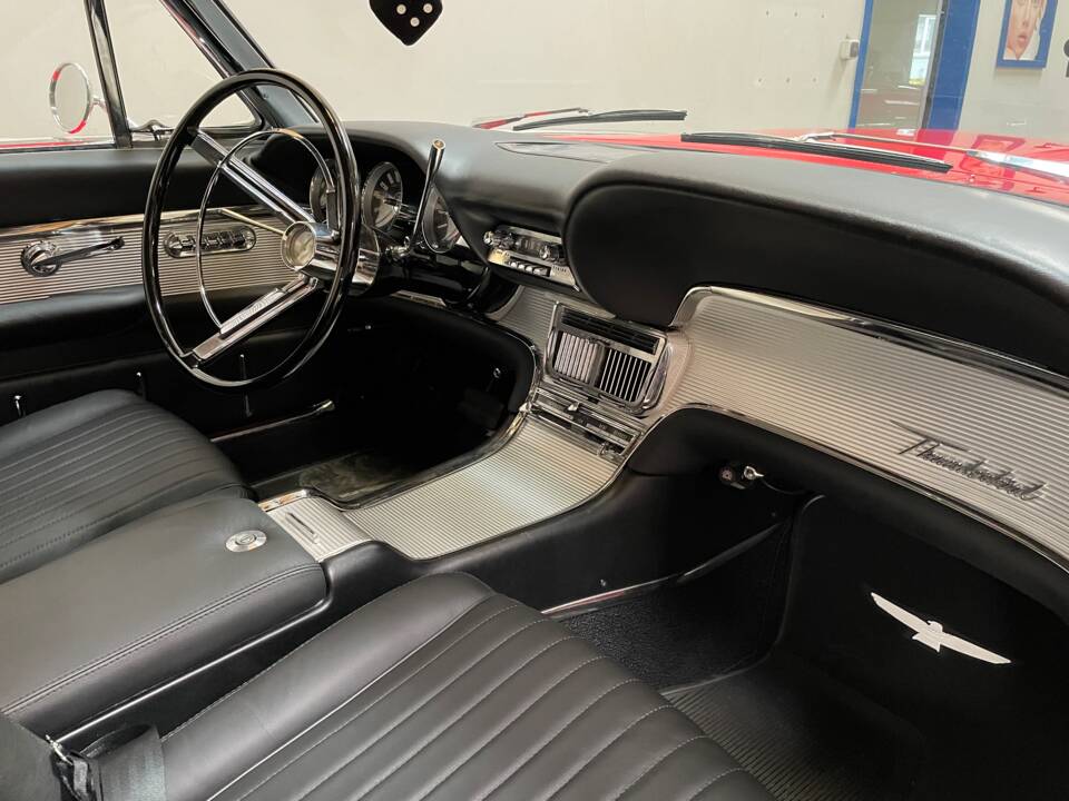 Immagine 12/32 di Ford Thunderbird (1962)