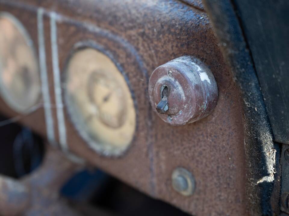 Image 68/134 of Ford V8 (1937)