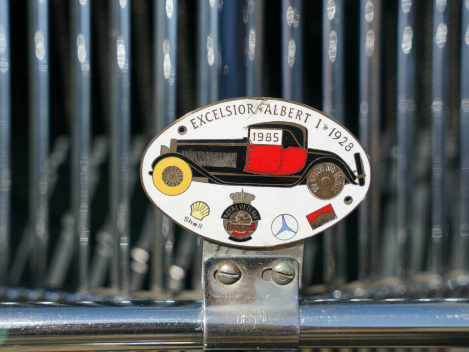 Image 8/50 of Packard eight (1937)