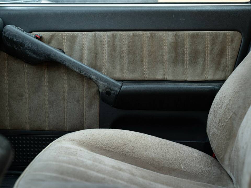 Image 31/41 of Lancia Thema 6V (1985)