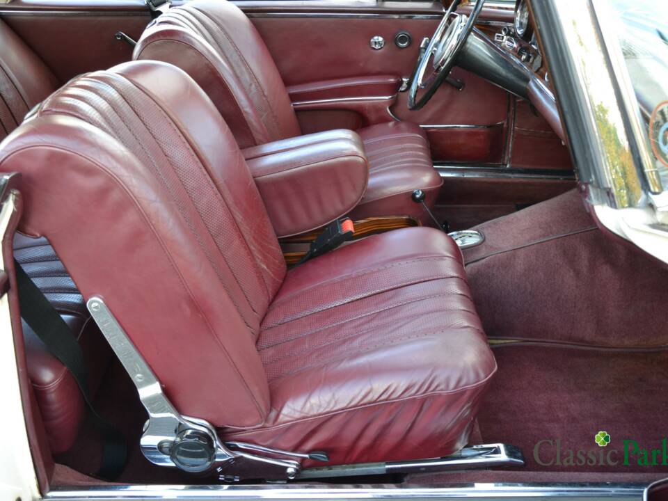 Image 20/50 of Mercedes-Benz 250 SE (1966)