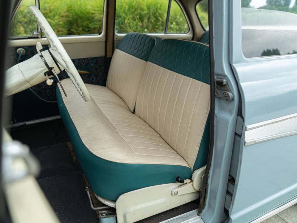 Image 35/50 of SIMCA Aronde P 60 Monthléry Spéciale (1960)