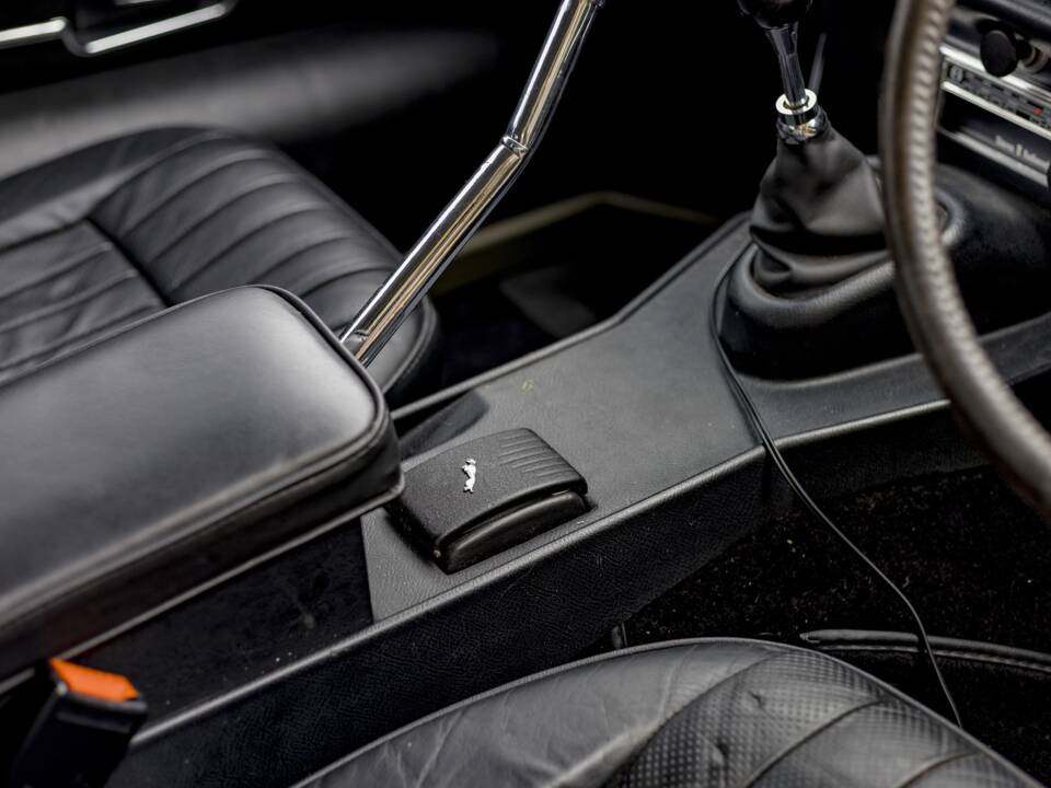 Image 34/50 de Jaguar Type E V12 (2+2) (1972)