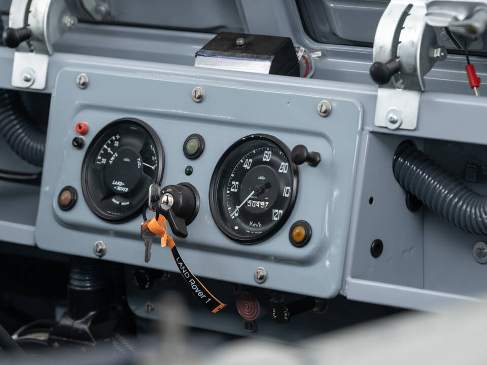 Image 13/25 of Land Rover 88 (1961)