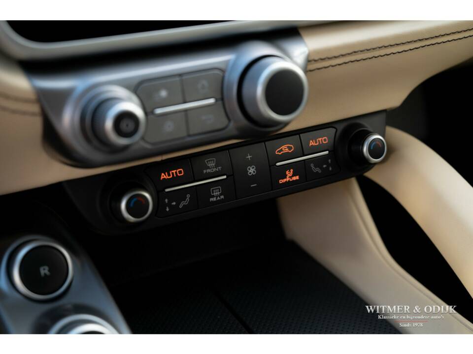 Bild 43/47 von Ferrari GTC4Lusso (2017)