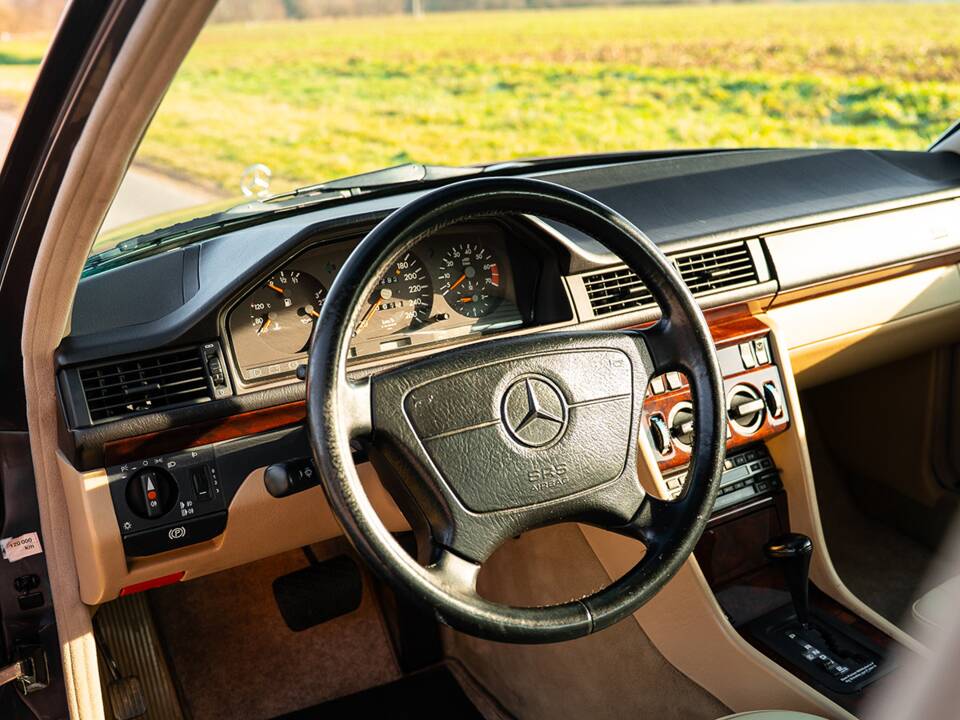 Bild 15/38 von Mercedes-Benz 500 E (1991)