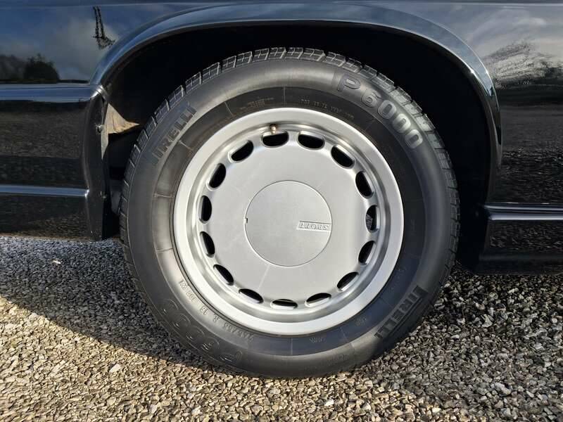 Image 32/41 of Jaguar XJRS 6.0 (1990)