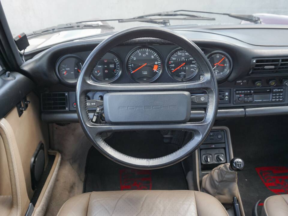 Bild 12/38 von Porsche 911 Carrera 3.2 (1986)