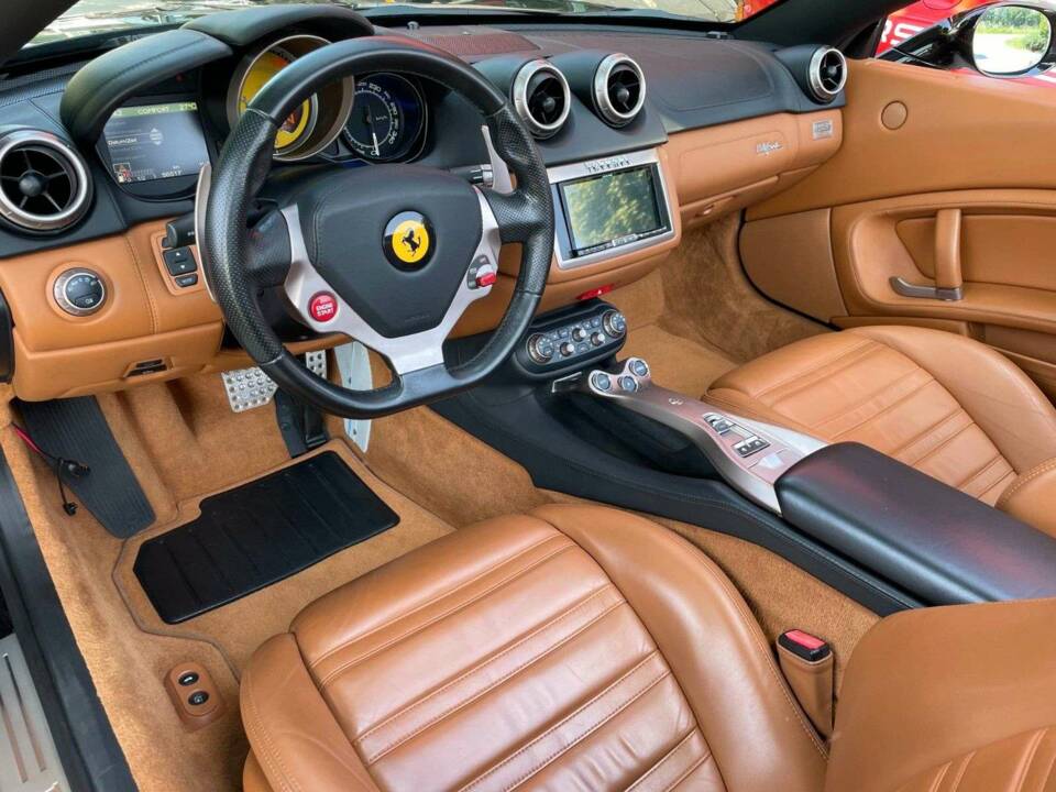 Imagen 12/17 de Ferrari California (2012)