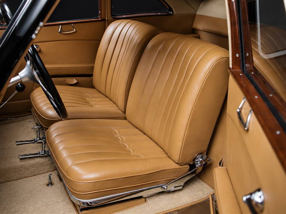 Image 8/12 of Mercedes-Benz 540 K (1936)