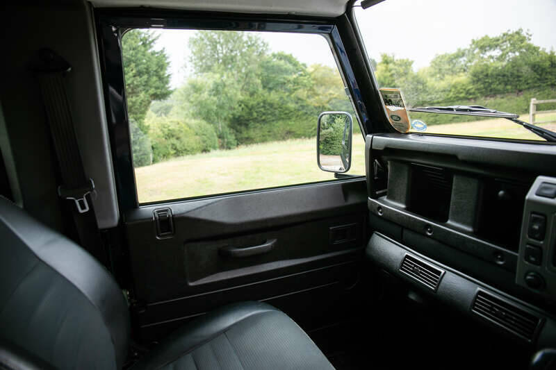 Image 38/50 de Land Rover Defender 90 Td5 (2003)
