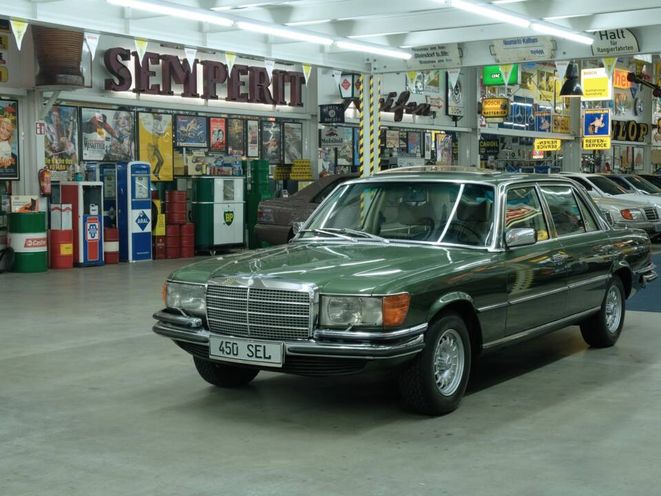 Image 2/50 de Mercedes-Benz 450 SEL 6,9 (1975)