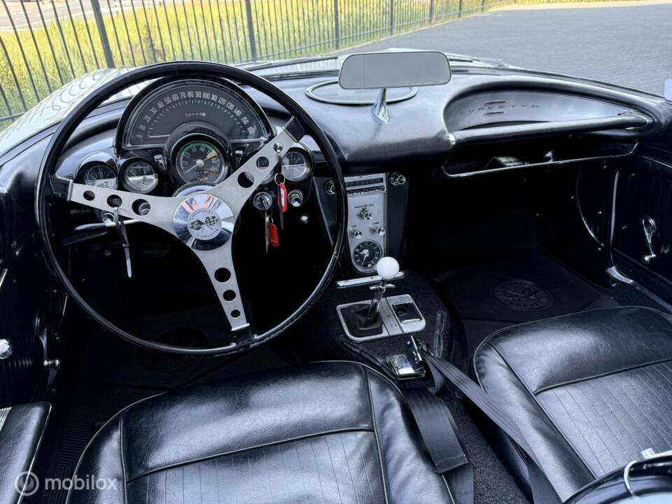 Image 14/24 of Chevrolet Corvette (1962)