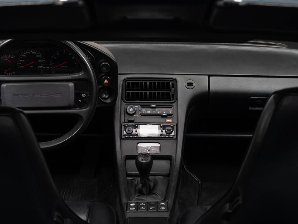 Image 26/43 of Porsche 928 GT (1991)