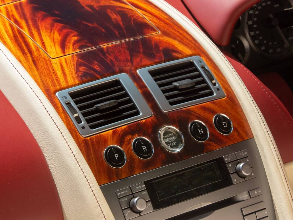 Image 42/52 of Aston Martin DB 9 Volante (2006)