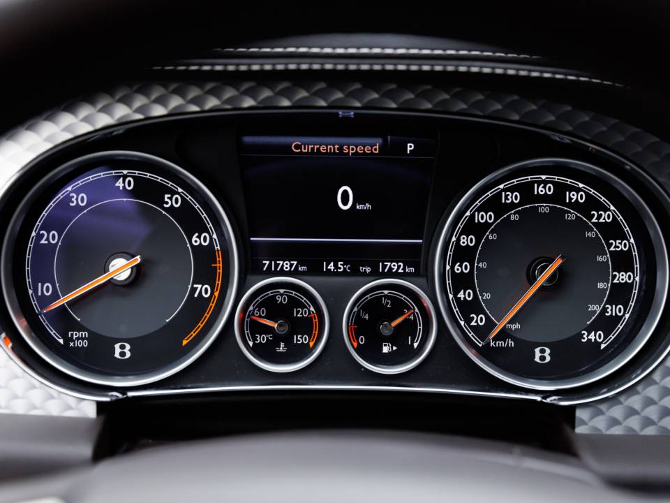 Image 8/37 de Bentley Continental GT V8 (2013)