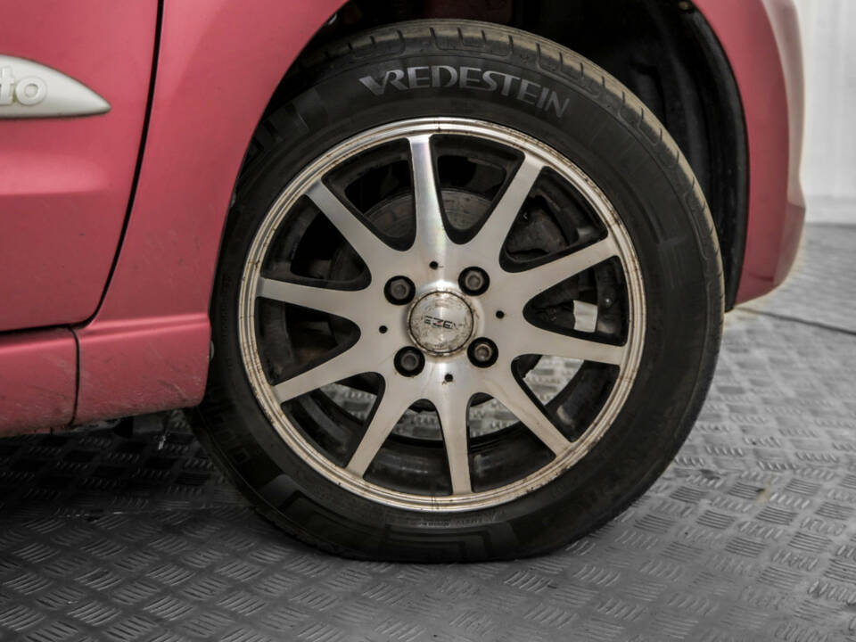 Image 42/48 of Suzuki Alto (2010)