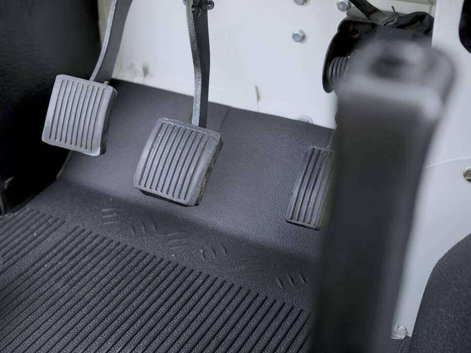 Image 17/32 of Land Rover Defender 130 Td5 Crew Cab (1999)