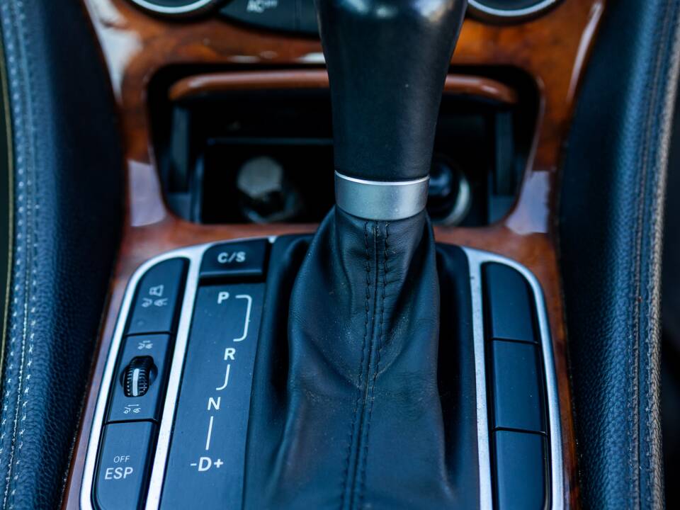 Bild 31/36 von Mercedes-Benz SL 500 (2004)