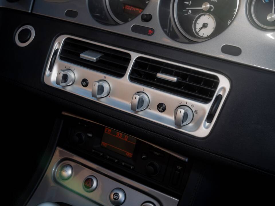 Image 62/84 of BMW Z8 (2001)