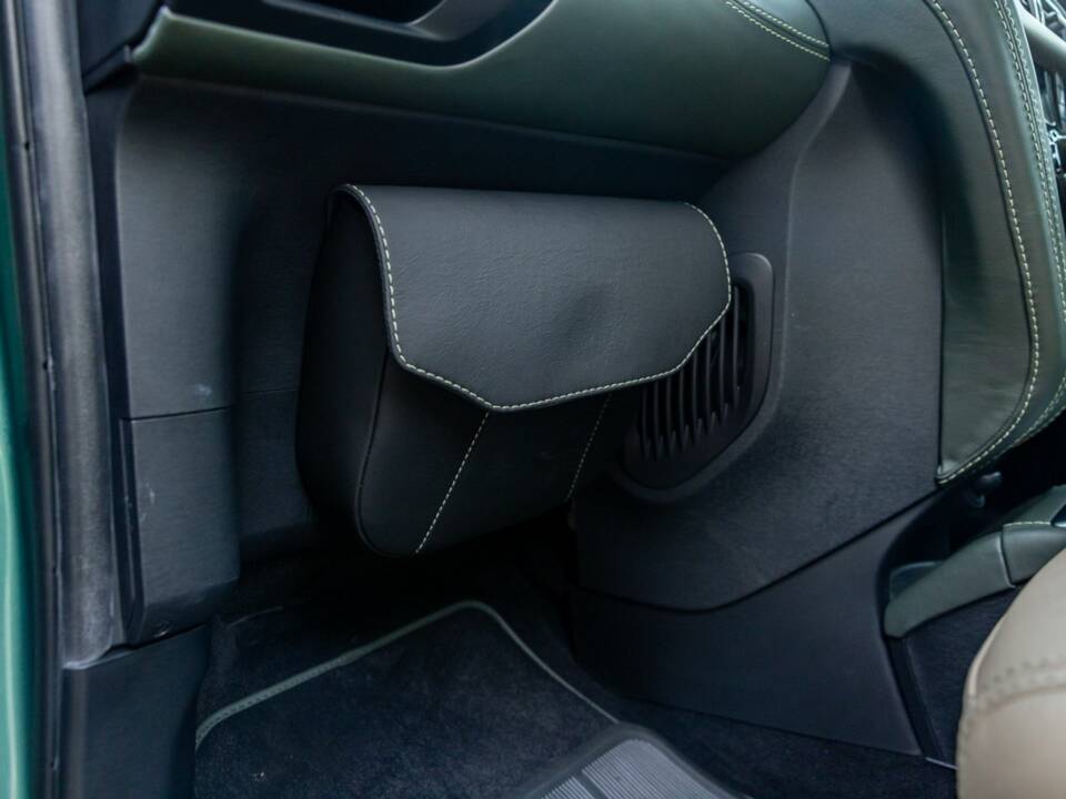 Image 39/50 of Aston Martin Cygnet (2013)