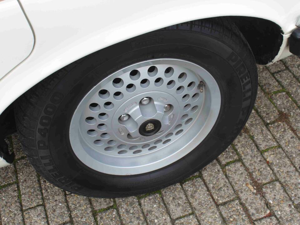 Bild 27/68 von Jaguar XJ 6 4.2 (1985)