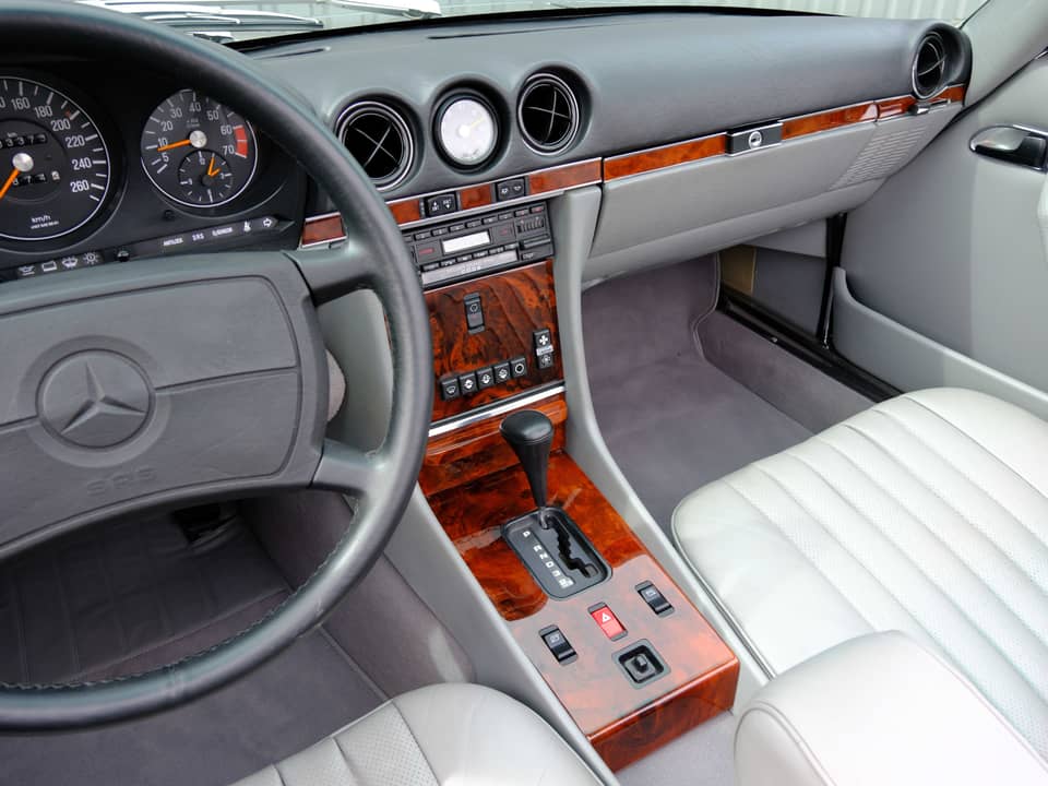 Image 74/96 of Mercedes-Benz 560 SL (1987)