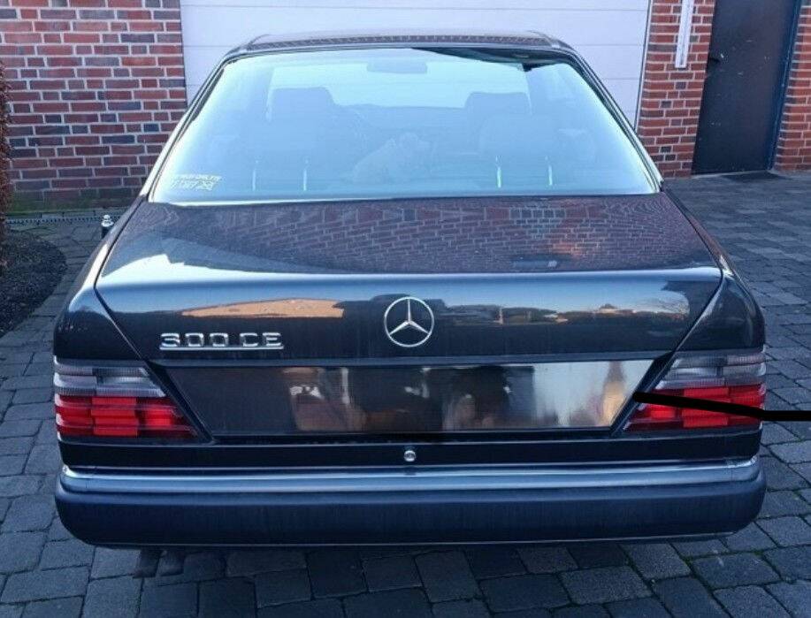Image 6/7 de Mercedes-Benz 300 CE (1990)
