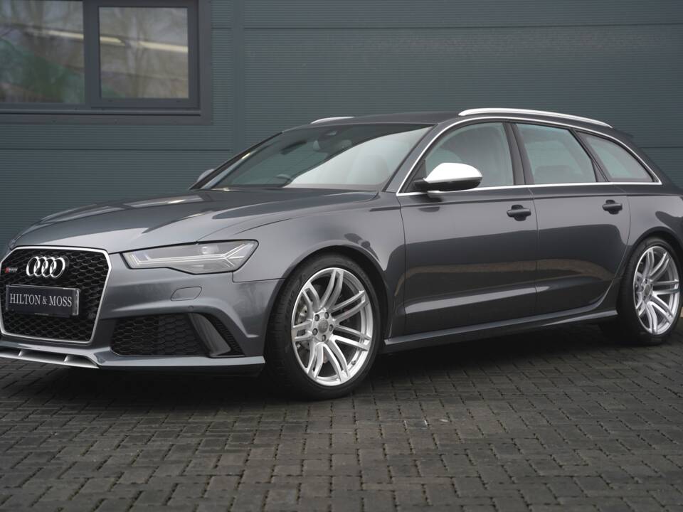 Immagine 4/50 di Audi RS6 Avant (2015)