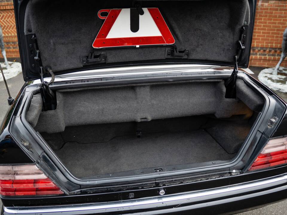 Bild 41/42 von Mercedes-Benz E 320 (1995)