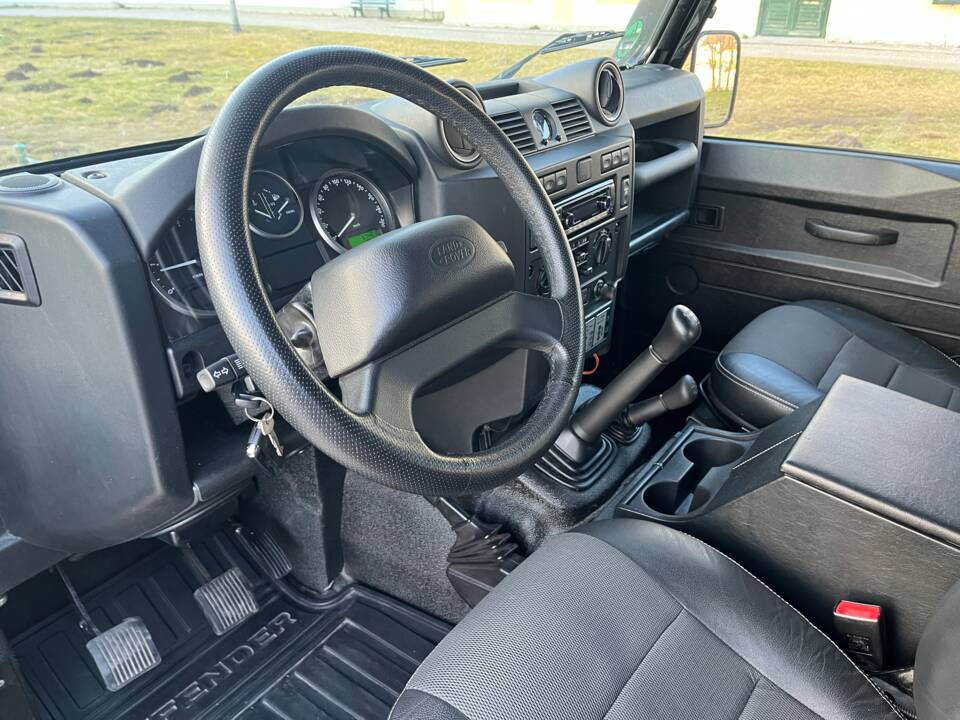 Image 71/93 of Land Rover Defender 110 (2014)