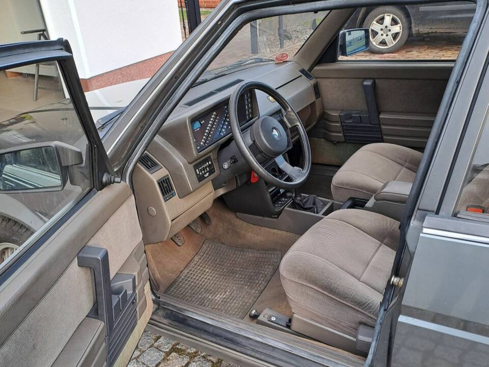 Bild 2/8 von Alfa Romeo 90 2.5i (1986)