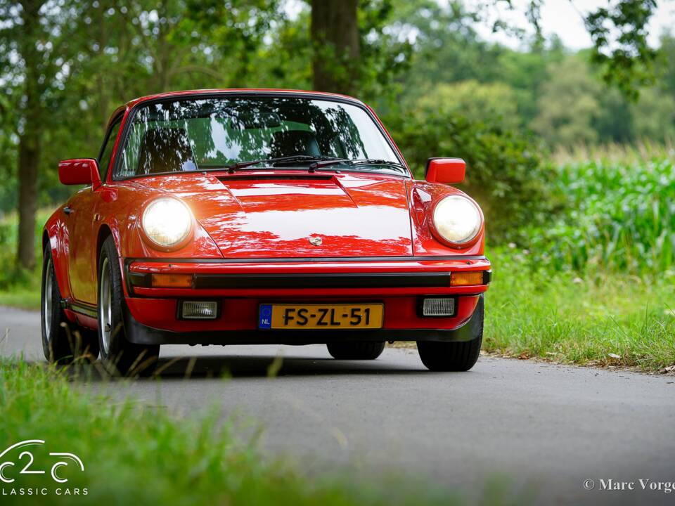 Image 27/63 of Porsche 911 Carrera 3.2 (1986)