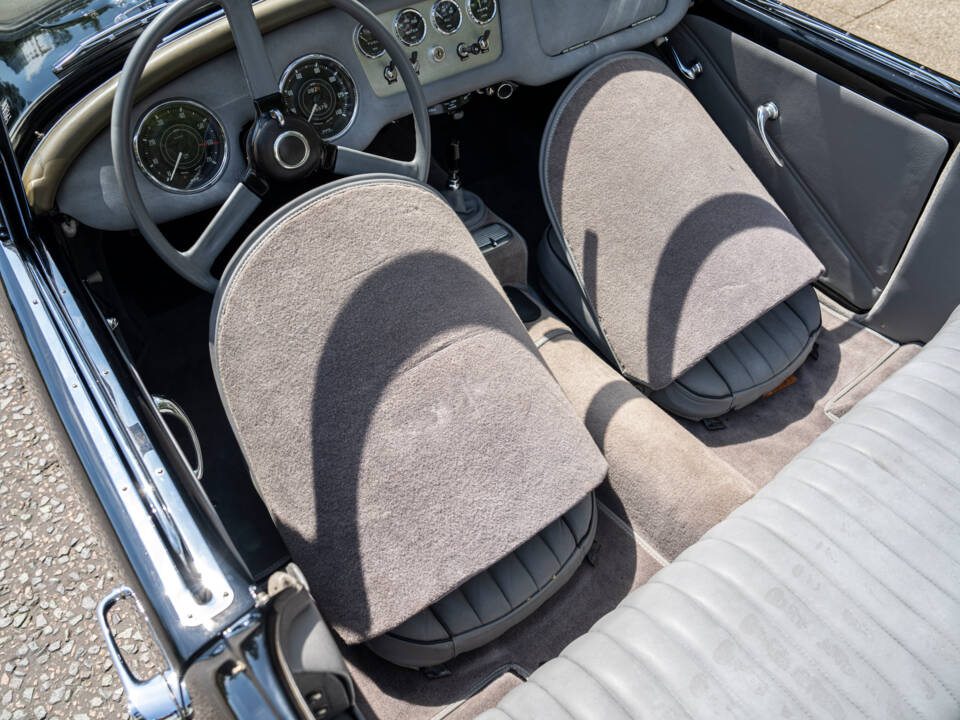 Immagine 23/28 di Daimler SP 250 (1961)