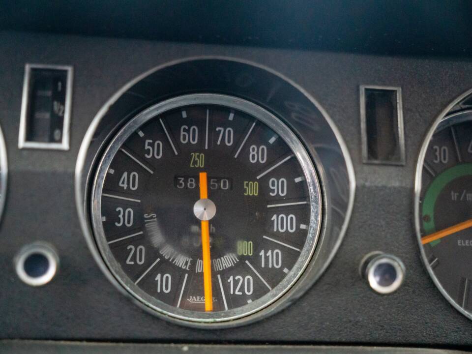 Image 19/24 de Citroën DS 20 A (1973)