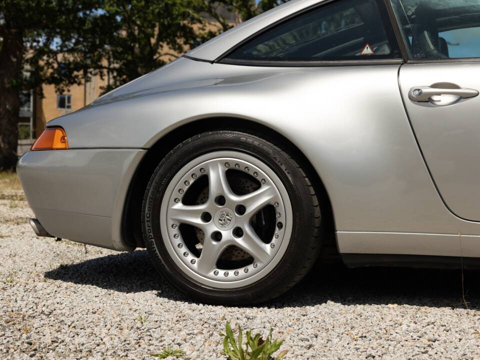 Image 30/46 de Porsche 911 Targa (1997)