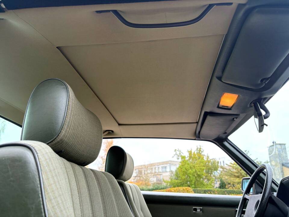 Afbeelding 8/35 van Mercedes-Benz 280 CE (1983)