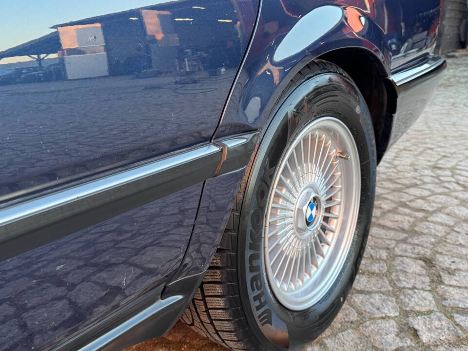 Immagine 45/99 di BMW 735i (1988)