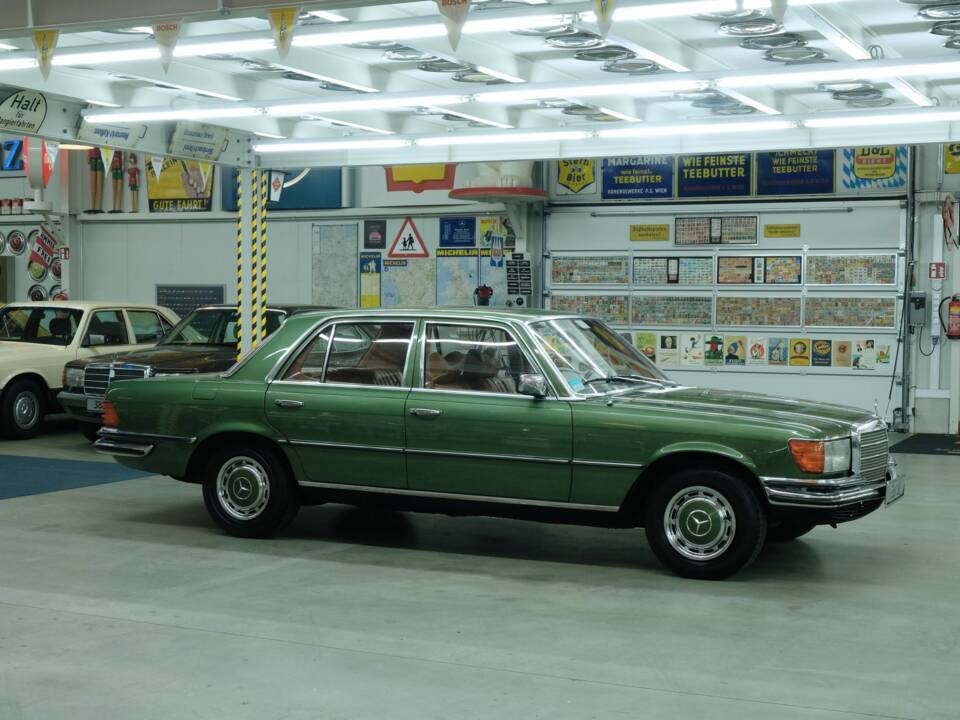 Image 14/50 de Mercedes-Benz 350 SE (1975)