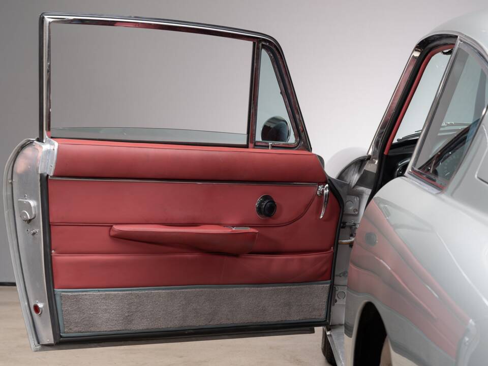 Bild 18/36 von Aston Martin DB 6 Vantage (1966)