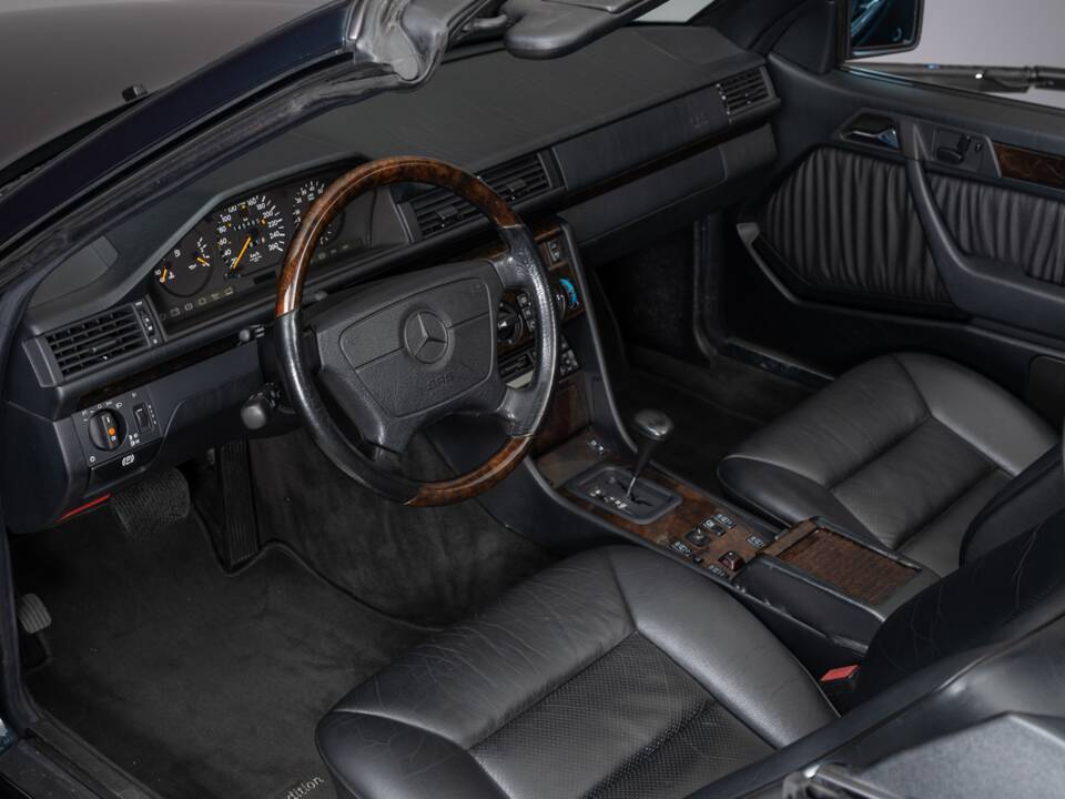 Image 19/28 of Mercedes-Benz E 320 &quot;Final Edition&quot; (1997)