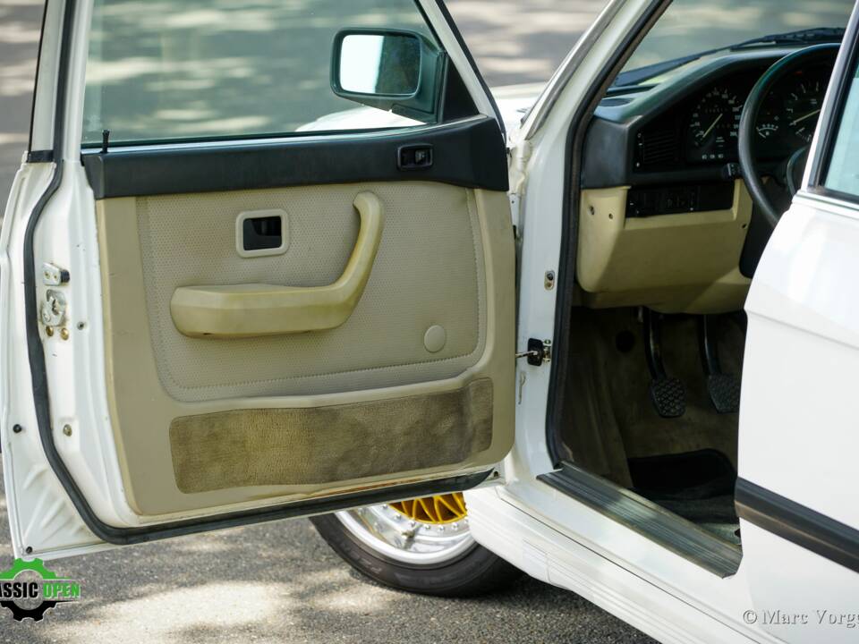 Image 4/51 of BMW M 535i (1985)
