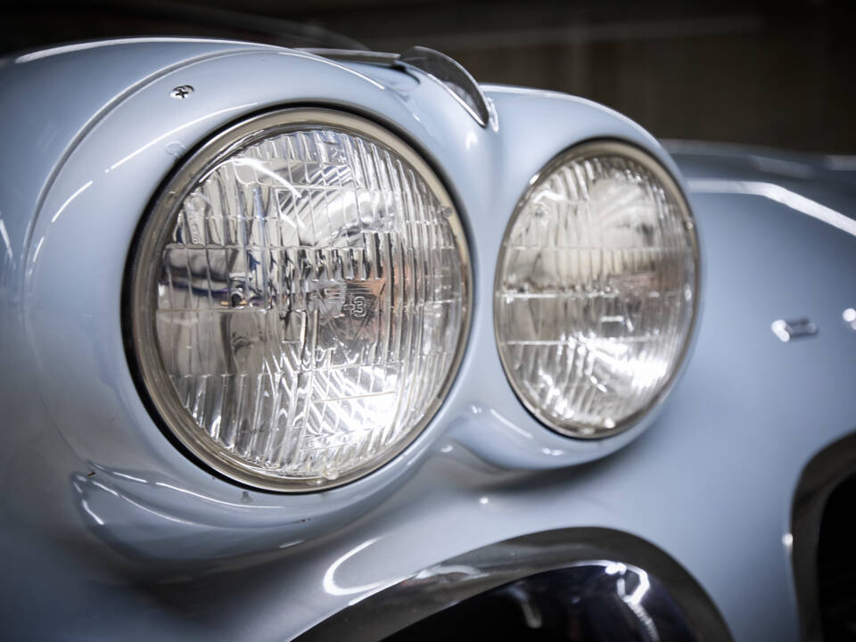Image 18/78 of Chevrolet Corvette (1962)