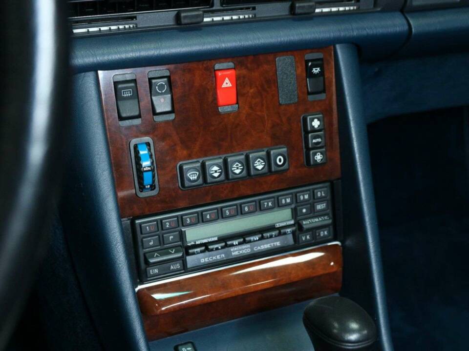 Bild 20/50 von Mercedes-Benz 560 SEC (1988)