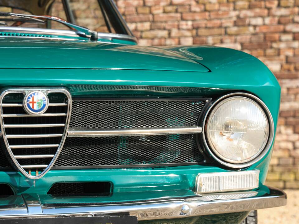 Bild 37/50 von Alfa Romeo Giulia 1300 GT Junior (1972)