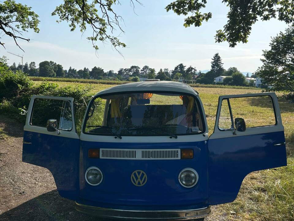 Image 7/20 of Volkswagen T2b Kombi (1974)